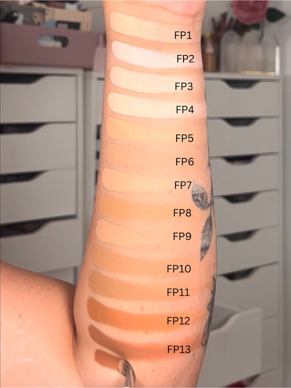 Made by Mitchell FP7 Flesh Pot Soft Matte Concealer- medium w neutral undertones - Picture 5 of 9